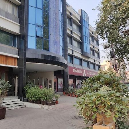 Hotel Crystal Palace Meerut Dış mekan fotoğraf