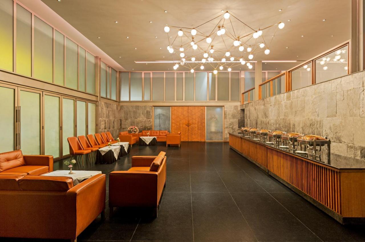 Hotel Crystal Palace Meerut Dış mekan fotoğraf