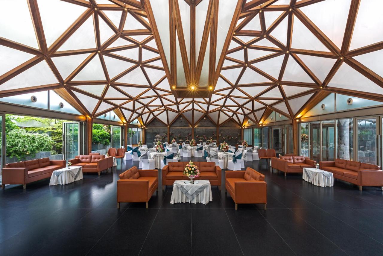 Hotel Crystal Palace Meerut Dış mekan fotoğraf