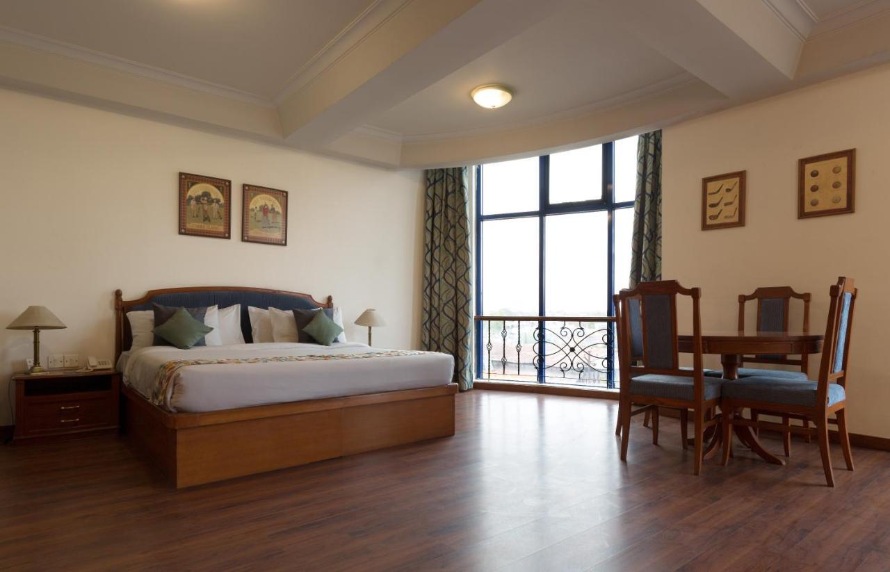 Hotel Crystal Palace Meerut Dış mekan fotoğraf