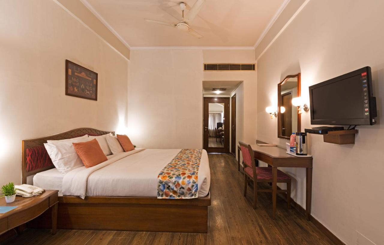 Hotel Crystal Palace Meerut Dış mekan fotoğraf