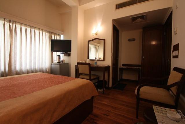 Hotel Crystal Palace Meerut Dış mekan fotoğraf