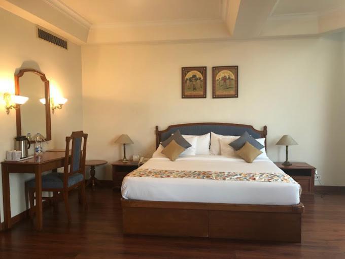Hotel Crystal Palace Meerut Dış mekan fotoğraf